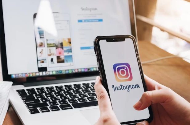 persona que quiere anunciar sus productos en instagram