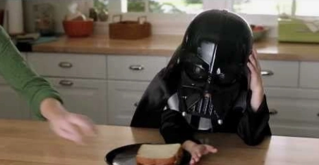  niño disfrazado de Darth Vader